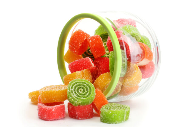 邦邦五颜六色的果冻糖果在白色玻璃罐上隔离食物美味含糖