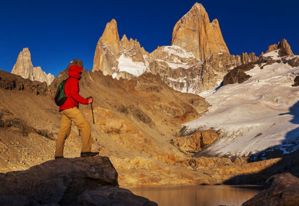 冰川著名的塞罗·菲茨·罗伊——阿根廷巴塔哥尼亚最美丽 最难听的岩石山峰之一徒步旅行山峰岩石