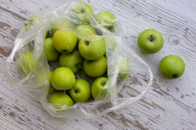 水果绿色的苹果装在一个木桌上食物青苹果夏天的水果