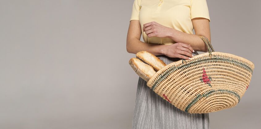 环保拿着可重复使用的面包袋的女人面包近距离再利用