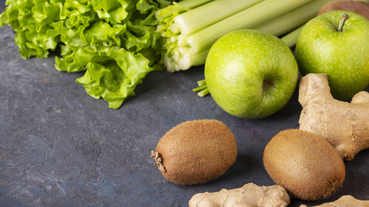 健康柠檬 猕猴桃 芹菜和生姜表1健康食物沙拉苹果蔬菜