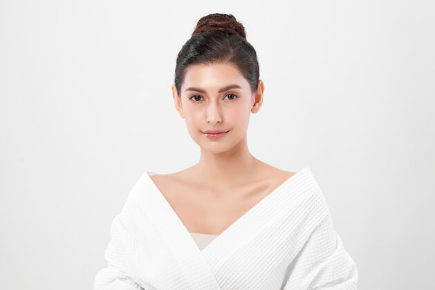 自然美丽年轻的亚洲女性 拥有干净清新的皮肤 面部护理 面部护理 美容 美容 亚洲女性肖像化妆品人新鲜