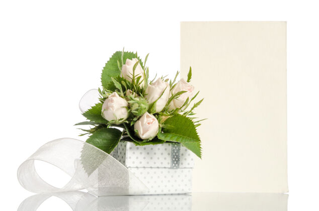 礼物一束白玫瑰和礼盒玫瑰惊喜礼物