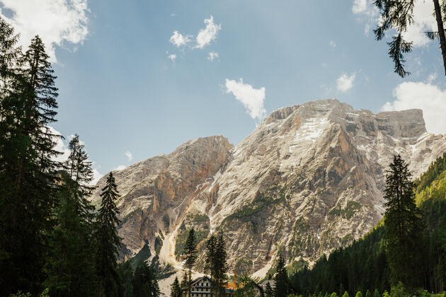 阿尔卑斯山著名的湖在意大利阿尔卑斯山白云石 拉戈迪布雷斯云白云石风景