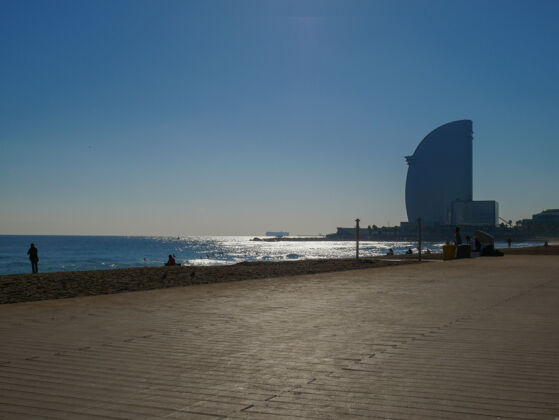 景观西班牙barceloneta海滩的广角镜头景观沙滩加泰罗尼亚