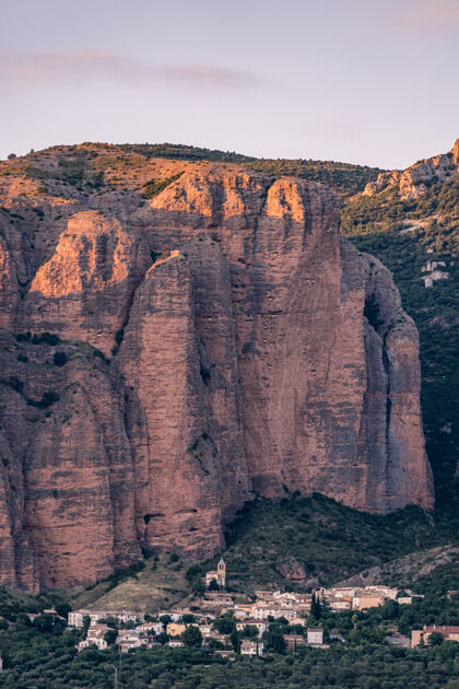 攀岩马洛斯德里格罗斯壮观的岩层在里格罗斯 西班牙休斯卡训练风景