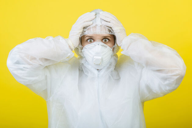 塑料医生穿着防护服 戴着口罩孤立性传染病大流行个人防护用品控制专家