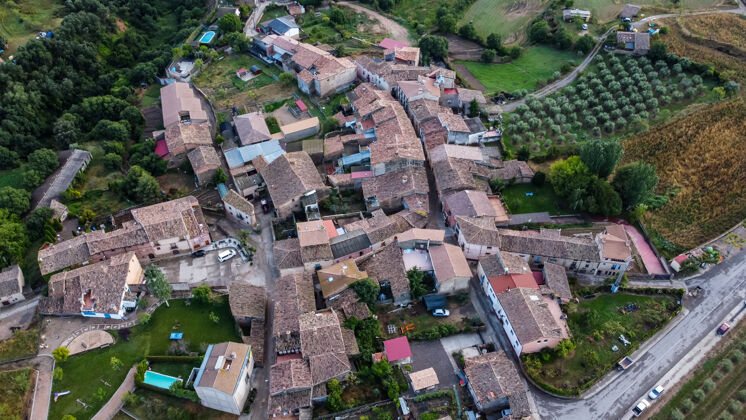 乡村西班牙布埃拉小村庄 鸟瞰图俯瞰小村庄房子