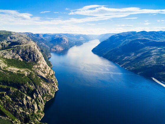 斯堪的纳维亚Preikestolen或prekestolen或讲坛岩石鸟瞰图 挪威悬崖高原风险