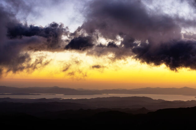 哥斯达黎加美丽的山景在哥斯达黎加 中美洲蓝色火山风景