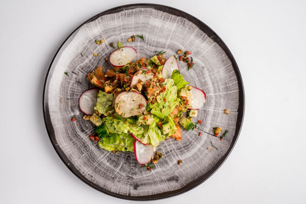 猪肉新鲜的沙拉和蔬菜混合在一个盘子上顶视图的文字空间酱汁牛肉胡椒