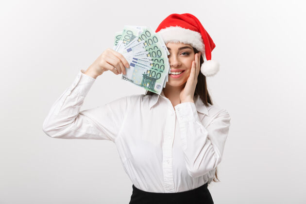钱圣诞节和金融概念年轻的女商人显示钱关闭她的脸与惊喜的表情女孩储蓄经济