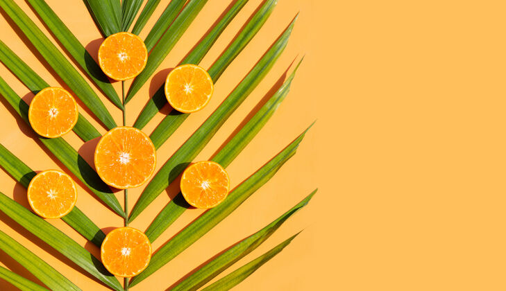 柑橘高维生素c 多汁 营养丰富甜的新鲜的橘子上的橘子背景.copy空间彩色叶子视图