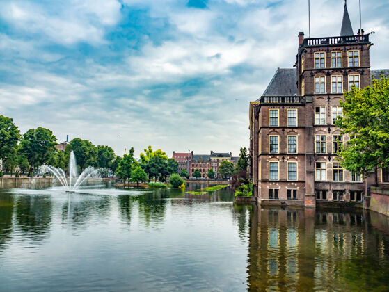 建筑荷兰宾纳霍夫附近池塘的美丽照片历史建筑自然