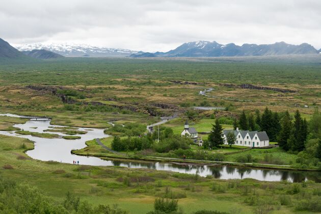 山谷高角度拍摄的绿色景观在廷维利尔 冰岛廷维利尔廷维利尔冰岛景观湖泊地质