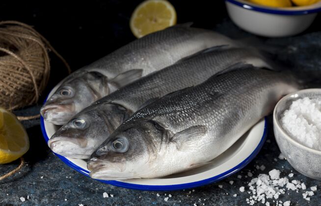 海洋生鱼配菜厨房鲈鱼营养