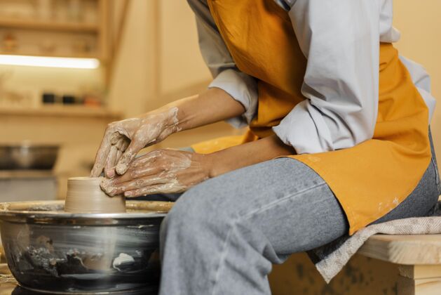 工匠特写艺术家做陶器工艺生活方式特写
