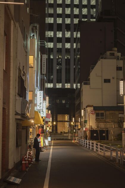 日本街上有男人的城市景色建筑城市人