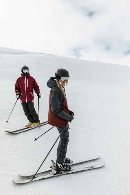 健康全速滑雪垂直滑雪自然
