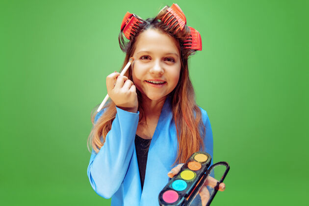 专业小女孩梦想着化妆师的职业童年 规划 教育和梦想的概念化妆教育超级