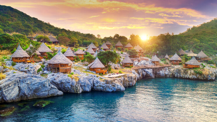 海岸泰国思昌岛上的小屋房子小屋酒店