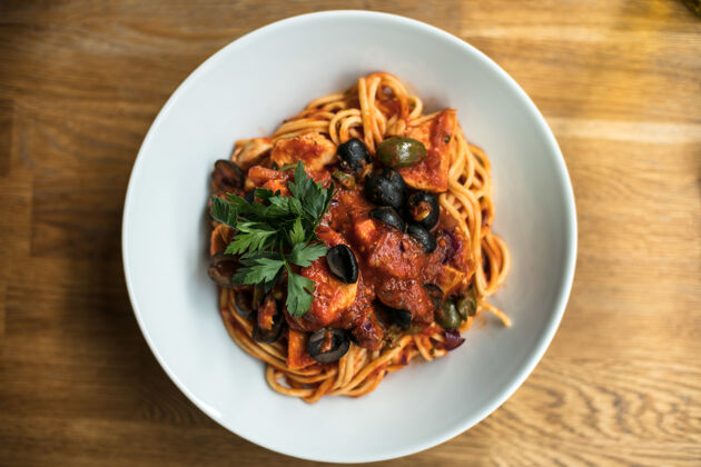 美味特写镜头美味的意大利面在一个白色的盘子食物营养意大利菜