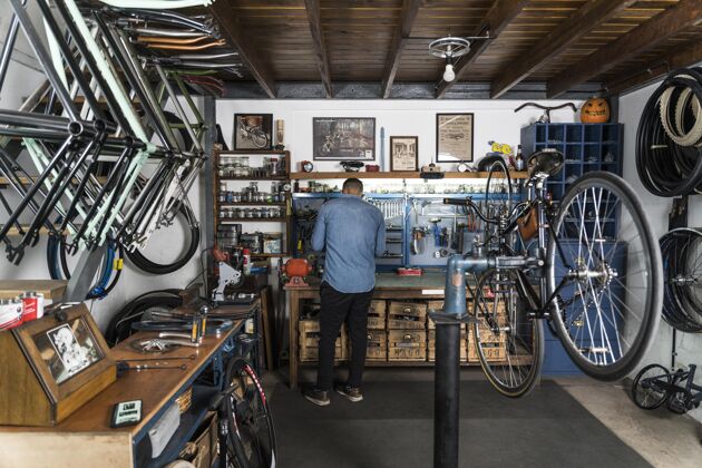 工具车间自行车创作自行车工匠工作区