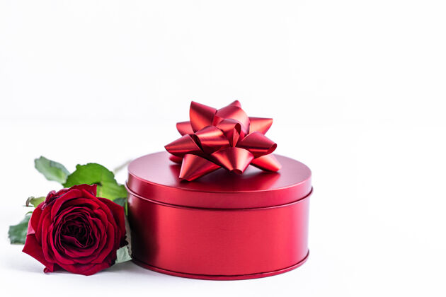 购买红盒子上有玫瑰 白盒子上有玫瑰空白圣诞节礼品