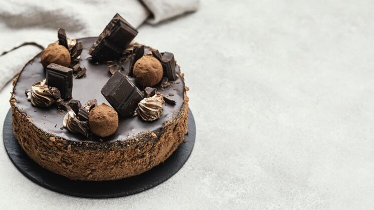 小吃高角度的甜巧克力蛋糕与复制空间食物美食美食