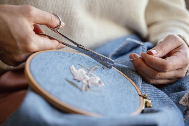 手艺裁缝打造美丽的装饰服装细节手工
