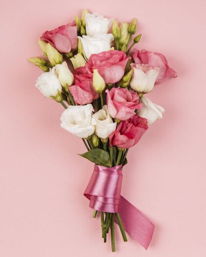 蔬菜顶视图美丽的玫瑰与粉红丝带花束自然美丽花