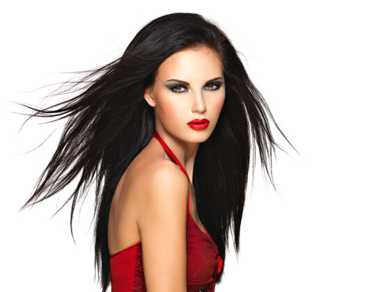 背景黑色直发红唇美女肖像 晚妆 模特在摄影棚摆造型红色白种人白色背景