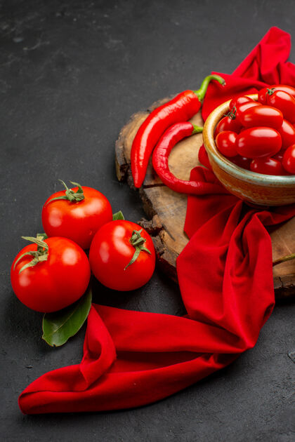 食物正面图新鲜的红番茄和辣椒辛辣番茄番茄