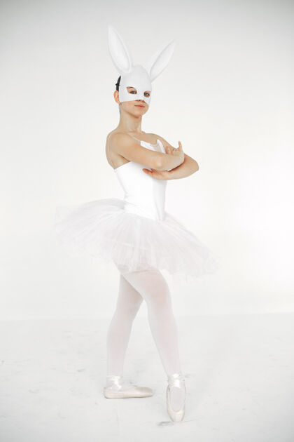 平衡漂亮的芭蕾舞演员尖角的芭蕾舞演员运动传统艺术家