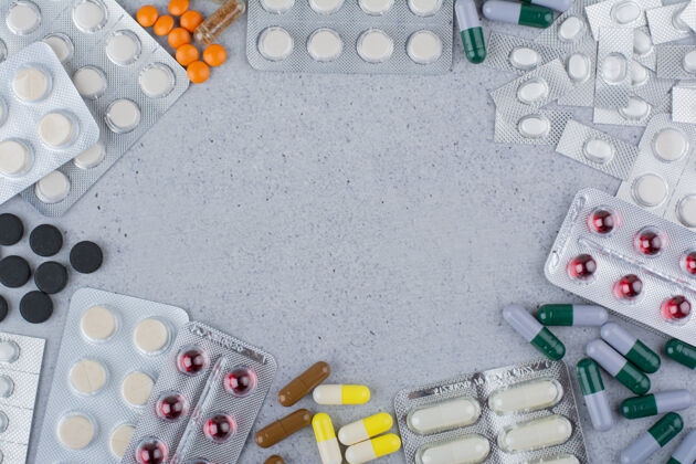 包装大理石表面有各种各样的药包药丸抗生素用品