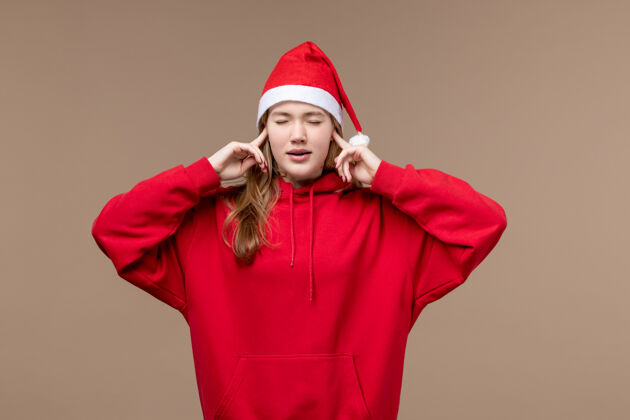 可爱前视图圣诞节女孩关闭她的棕色背景模型圣诞节耳朵脸前面女孩