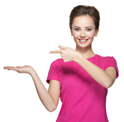 女性年轻微笑的女人用手指指着手掌尖牙齿积极