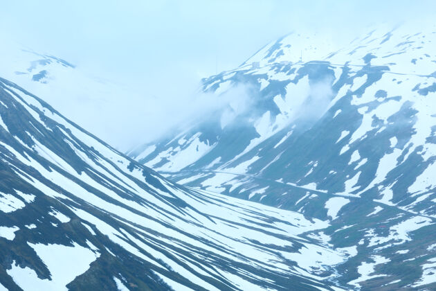 阴天夏日多云的山景（奥伯拉尔普山口 瑞士）风景瑞士阿尔卑斯山风景