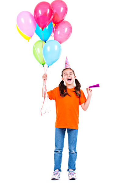 派对身着橙色t恤 手持五颜六色气球 面带微笑的快乐女孩的肖像——孤立在白色的舞台上帽子小漂亮