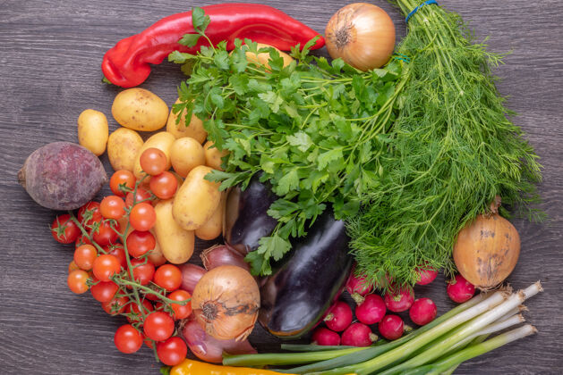 素食者新鲜五颜六色的有机蔬菜在一张质朴的木桌背景下 农耕和健康食品的概念葡萄酒作物健康