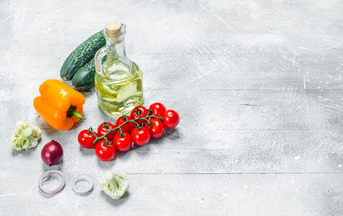 番茄有机食物熟的橄榄蔬菜加油一张朴素的桌子农业乡村健康