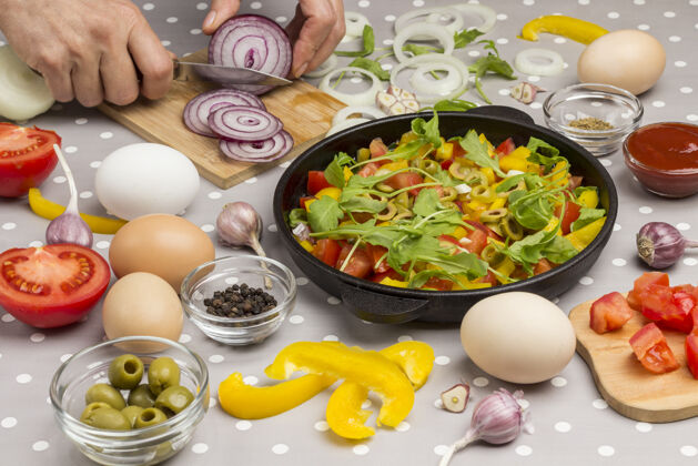 清洁饮食蔬菜片泛指把洋葱切成平底锅膳食铸铁新鲜