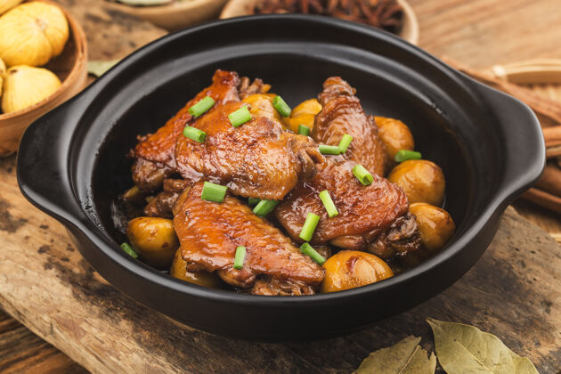 晚餐板栗焖鸡翅亚洲的栗子开胃菜