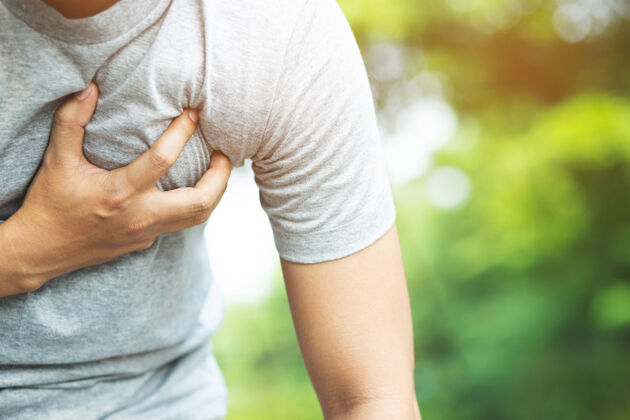 紧急情况男人有心脏病心脏病健康护理