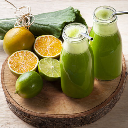 有机绿汁或鲜汁排毒多汁的素食者健康果汁