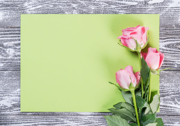 木板鲜花明信片与玫瑰 空纸 花卉背景天自然花
