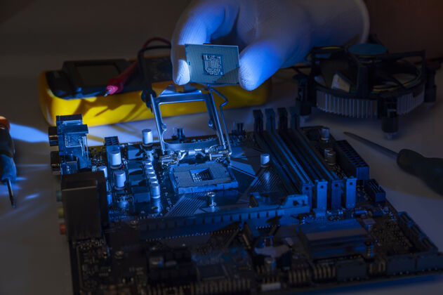 板计算机上多核cpu的安装母校电脑在现代计算机上组装或升级电子芯片组概念处理器 低光Cpu微芯片系统
