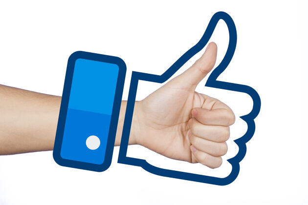 拳头高加索男人举起大拇指表示喜欢或赞同喜欢社交媒体手指