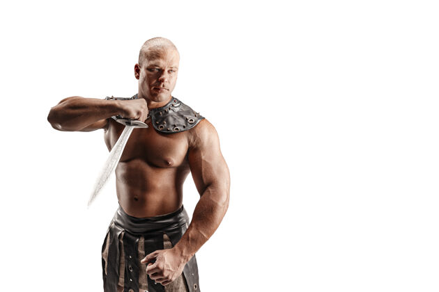 战士穿着皮衣的野蛮人剑肖像秃头的肌肉角斗士光头肌肉罗马