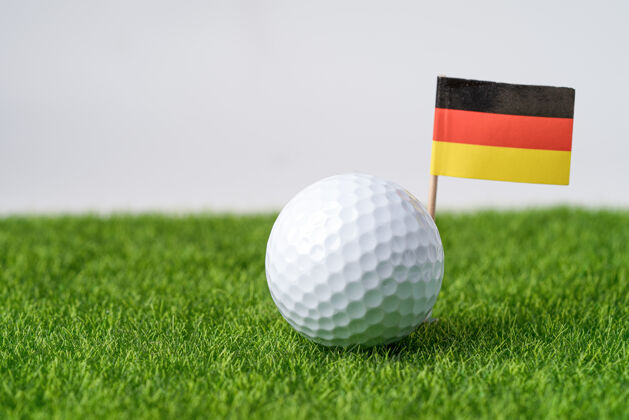 绿色带德国国旗或草地的高尔夫球专业活动德国